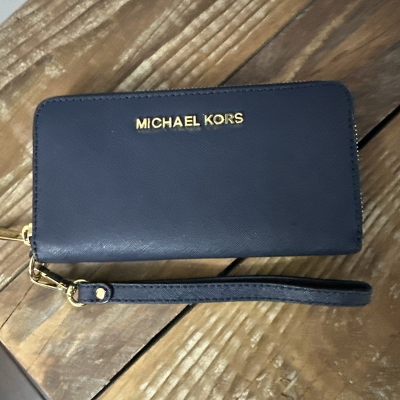 Michael Kors Jet Set Zip Around Wallet Wristlet Navy With Gold Hardware - Picture 1 of 10